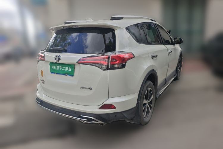 Used Toyota RAV4 2019 2.0L CVT Two-Wheel Drive Luxury Version China VI Standard Rear Right 45 Deg