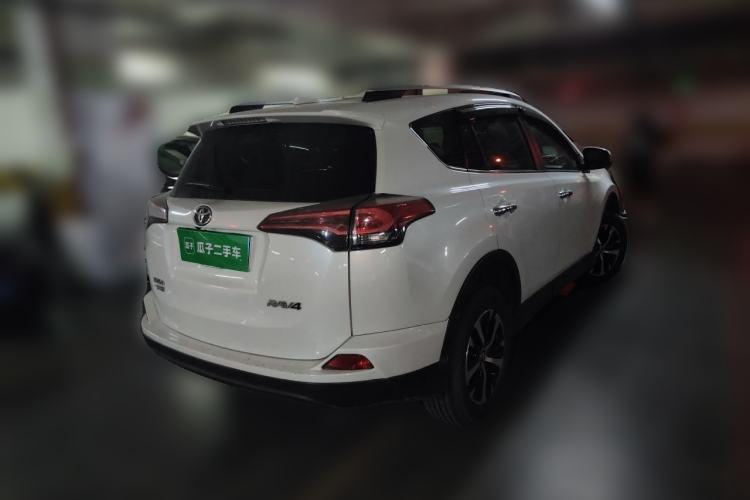 Used Toyota RAV4 2019 2.0L CVT Two-Wheel Drive Luxury Version China VI Standard Rear Right 45 Deg