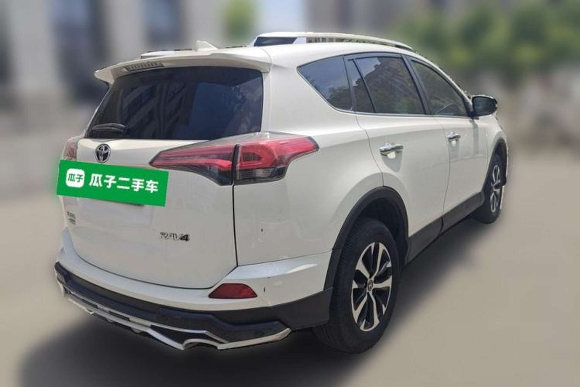 Used Toyota RAV4 2019 2.0L CVT Two-Wheel Drive Luxury Version China VI Standard Rear Right 45 Deg