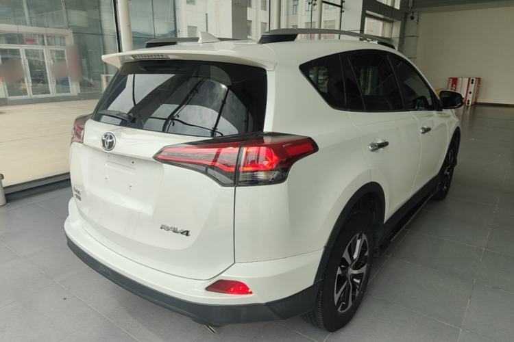 Used Toyota RAV4 2019 2.0L CVT Two-Wheel Drive Luxury Version China VI Standard Rear Right 45 Deg