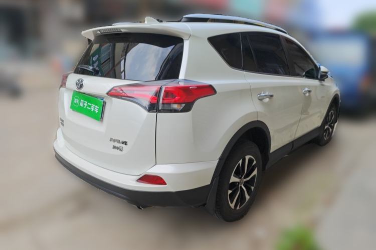 Used Toyota RAV4 2019 2.0L CVT Two-Wheel Drive Luxury Version China VI Standard Rear Right 45 Deg