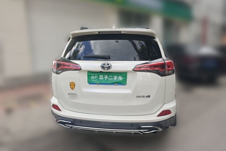 Used Toyota RAV4 2019 2.0L CVT Two-Wheel Drive Luxury Version China VI Standard Rear