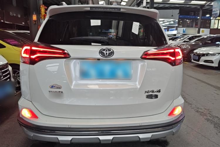 Used Toyota RAV4 2019 2.0L CVT Two-Wheel Drive Fashion X Limited Edition China VI Standard Rear