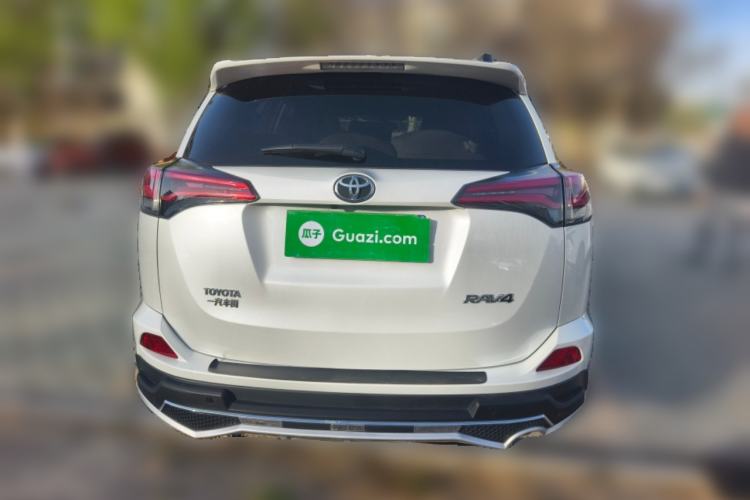 Used Toyota RAV4 2019 2.0L CVT Two-Wheel Drive Luxury Version China VI Standard
