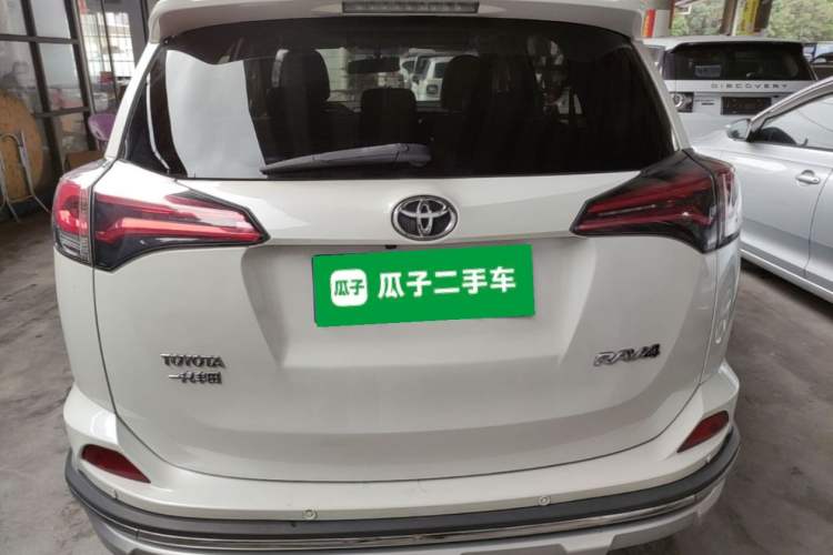 Used Toyota RAV4 2019 2.0L CVT Two-Wheel Drive Fashion X Limited Edition China VI Standard Rear
