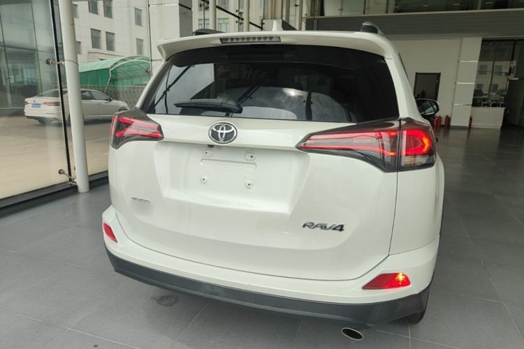 Used Toyota RAV4 2019 2.0L CVT Two-Wheel Drive Luxury Version China VI Standard Rear