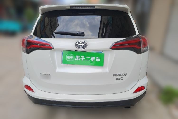 Used Toyota RAV4 2019 2.0L CVT Two-Wheel Drive Luxury Version China VI Standard Rear