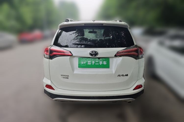 Used Toyota RAV4 2019 2.0L CVT Two-Wheel Drive ZhiShang Version China VI Standard Rear