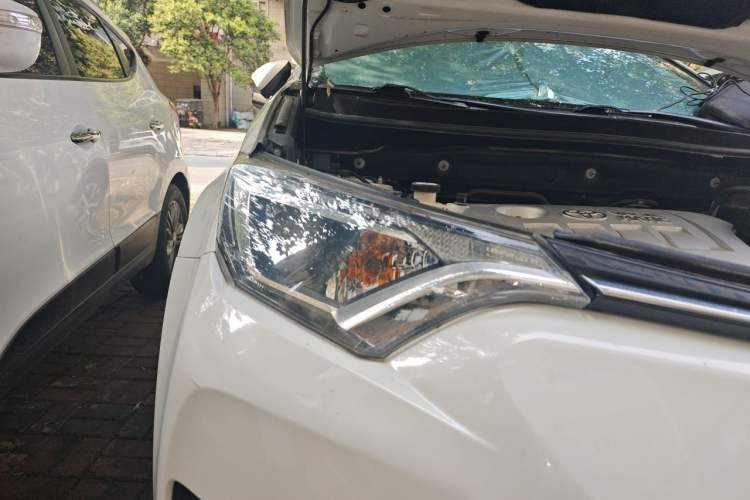 Used Toyota RAV4 2019 2.0L CVT Two-Wheel Drive Luxury Version China VI Standard Right Front Headlight
