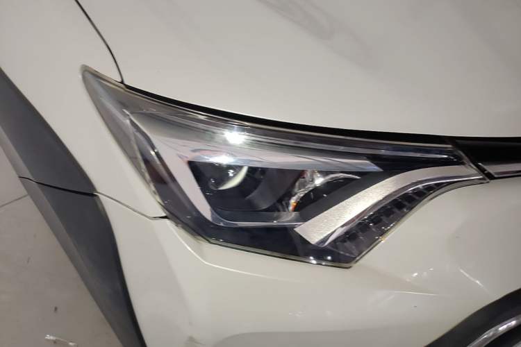 Used Toyota RAV4 2019 2.0L CVT Two-Wheel Drive Fashion X Limited Edition China V Standard Right Front Headlight