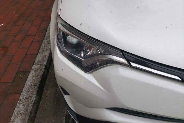 Used Toyota RAV4 2019 2.0L CVT Two-Wheel Drive Luxury Version China VI Standard Right Front Headlight