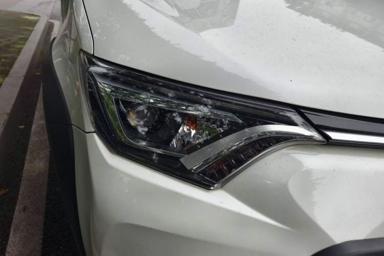 Used Toyota RAV4 2019 2.0L CVT Two-Wheel Drive Fashion X Limited Edition China V Standard Right Front Headlight