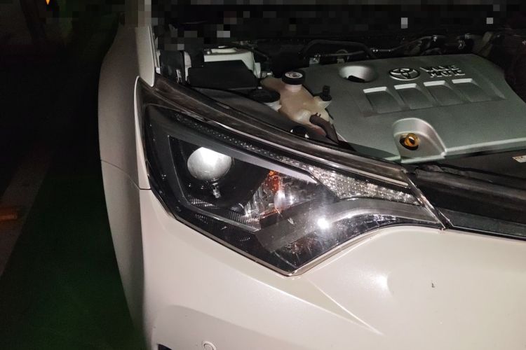 Used Toyota RAV4 2019 2.0L CVT Two-Wheel Drive Comfort Edition China VI Standard Right Front Headlight