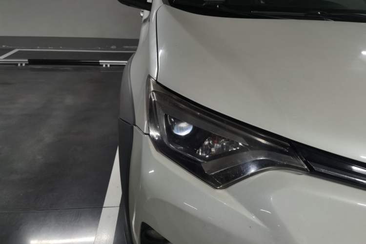 Used Toyota RAV4 2019 2.0L CVT Two-Wheel Drive Fashion X Limited Edition China VI Standard Right Front Headlight