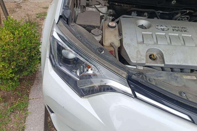 Used Toyota RAV4 2019 2.0L CVT Two-Wheel Drive Luxury Version China VI Standard Right Front Headlight