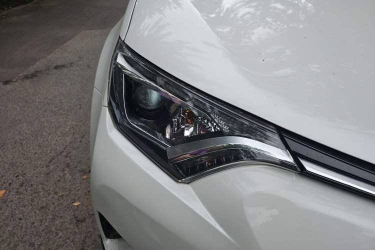 Used Toyota RAV4 2019 2.0L CVT Two-Wheel Drive Pioneer Edition China V Standard Right Front Headlight