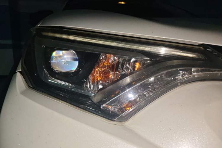 Used Toyota RAV4 2019 2.0L CVT Two-Wheel Drive Fashion X Limited Edition China V Standard Right Front Headlight