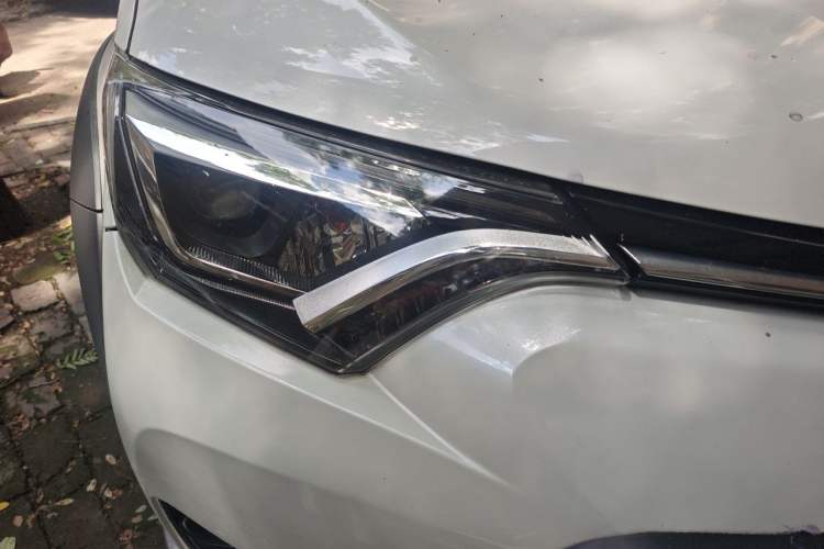 Used Toyota RAV4 2019 2.0L CVT Two-Wheel Drive Fashion X Limited Edition China VI Standard Right Front Headlight