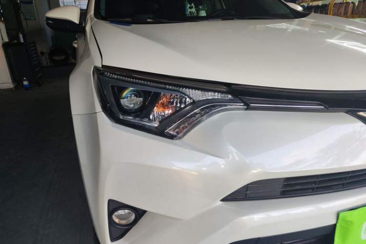 Used Toyota RAV4 2019 2.0L CVT Two-Wheel Drive Pioneer Edition China VI Standard Right Front Headlight
