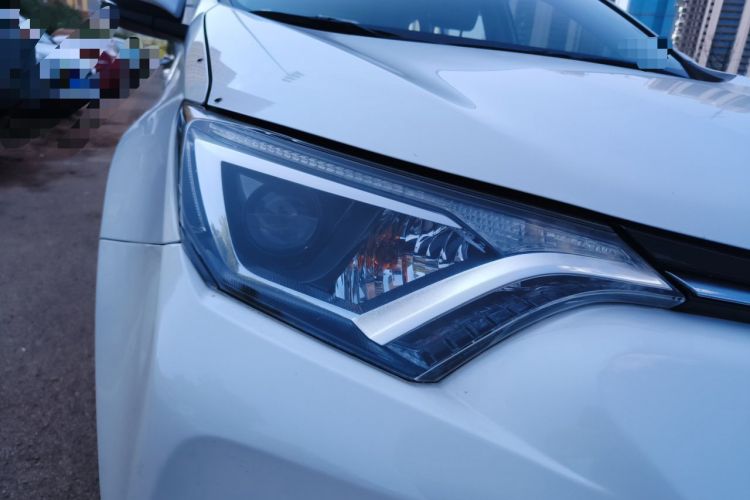 Used Toyota RAV4 2019 2.0L CVT Two-Wheel Drive Urban Edition China VI Standard Right Front Headlight