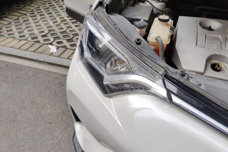 Used Toyota RAV4 2019 2.0L CVT Two-Wheel Drive Pioneer Edition China VI Standard Right Front Headlight