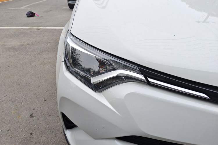 Used Toyota RAV4 2019 2.0L CVT Two-Wheel Drive Pioneer Edition China V Standard Right Front Headlight
