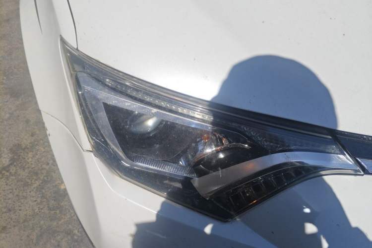 Used Toyota RAV4 2019 2.0L CVT Two-Wheel Drive Pioneer Edition China V Standard Right Front Headlight