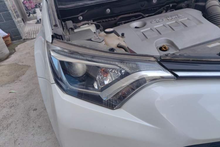 Used Toyota RAV4 2019 2.0L CVT Two-Wheel Drive Pioneer Edition China V Standard Right Front Headlight