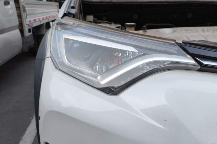 Used Toyota RAV4 2019 2.0L CVT Two-Wheel Drive Fashion X Limited Edition China VI Standard Right Front Headlight