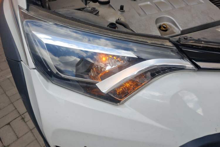 Used Toyota RAV4 2019 2.0L CVT Two-Wheel Drive Fashion X Limited Edition China V Standard Right Front Headlight