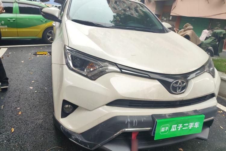 Used Toyota RAV4 2019 2.0L CVT Two-Wheel Drive Luxury Version China VI Standard Right Front Headlight