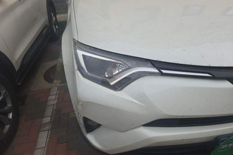 Used Toyota RAV4 2019 2.0L CVT Two-Wheel Drive Comfort Edition China VI Standard Right Front Headlight