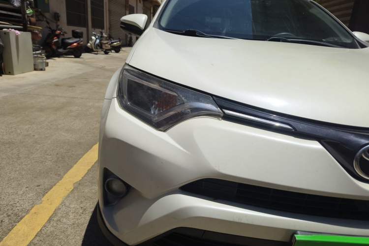 Used Toyota RAV4 2019 2.0L CVT Two-Wheel Drive Luxury Version China VI Standard Right Front Headlight