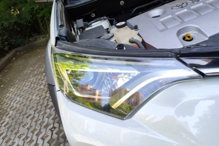 Used Toyota RAV4 2019 2.0L CVT Two-Wheel Drive Fashion X Limited Edition China V Standard Right Front Headlight