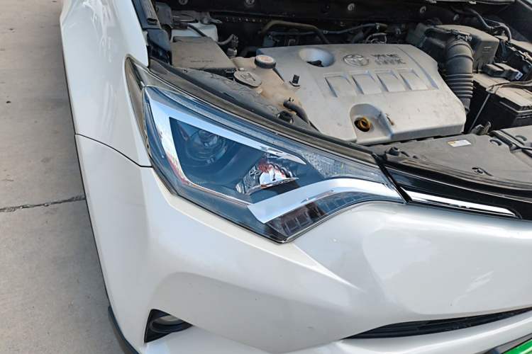 Used Toyota RAV4 2019 2.0L CVT Two-Wheel Drive Comfort Edition China VI Standard Right Front Headlight