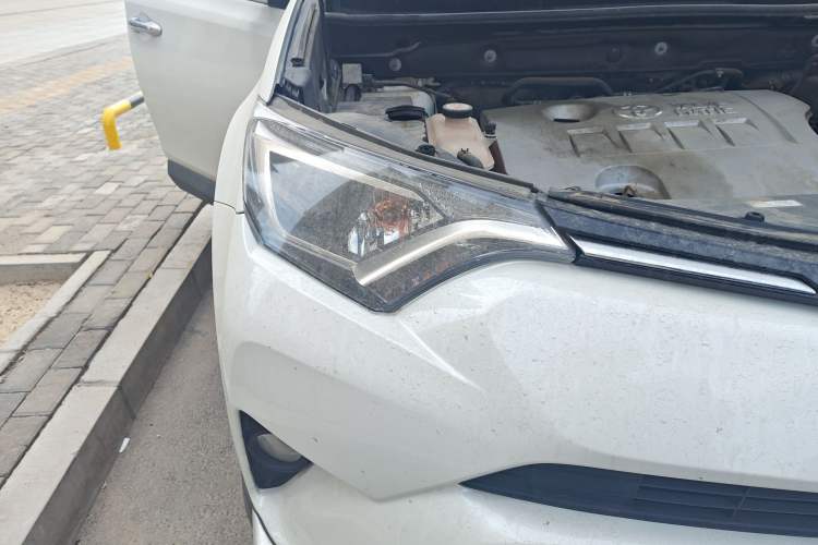 Used Toyota RAV4 2019 2.0L CVT Two-Wheel Drive Fashion X Limited Edition China V Standard Right Front Headlight