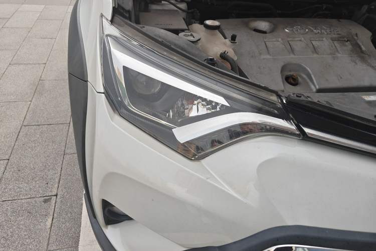 Used Toyota RAV4 2019 2.0L CVT Two-Wheel Drive Fashion X Limited Edition China VI Standard Right Front Headlight