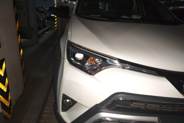 Used Toyota RAV4 2019 2.0L CVT Two-Wheel Drive Fashion X Limited Edition China V Standard Right Front Headlight