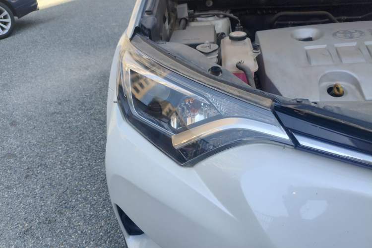 Used Toyota RAV4 2019 2.0L CVT Two-Wheel Drive Comfort Edition China VI Standard Right Front Headlight