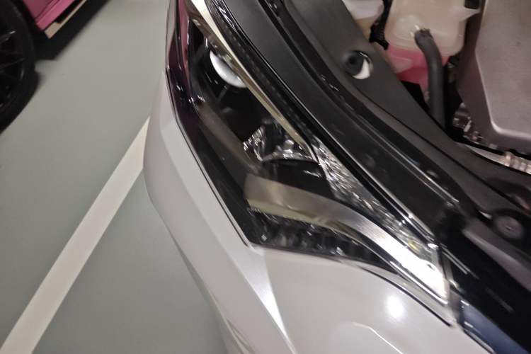 Used Toyota RAV4 2019 2.0L CVT Two-Wheel Drive Pioneer Edition China V Standard Right Front Headlight