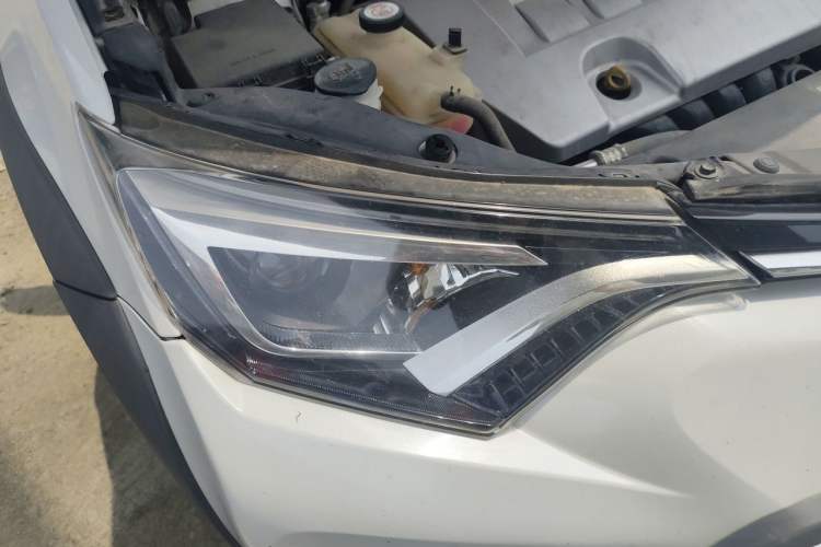 Used Toyota RAV4 2019 2.0L CVT Two-Wheel Drive Fashion X Limited Edition China V Standard Right Front Headlight