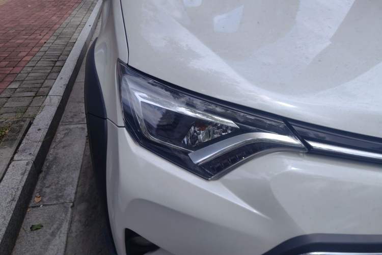 Used Toyota RAV4 2019 2.0L CVT Two-Wheel Drive Fashion X Limited Edition China VI Standard Right Front Headlight