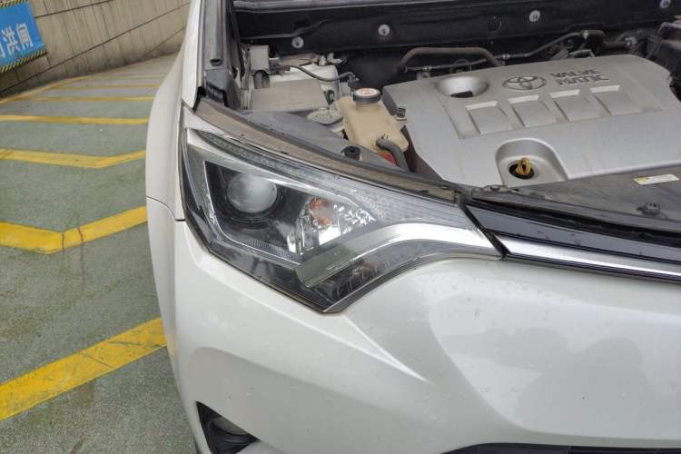 Used Toyota RAV4 2019 2.0L CVT Two-Wheel Drive Pioneer Edition China V Standard Right Front Headlight