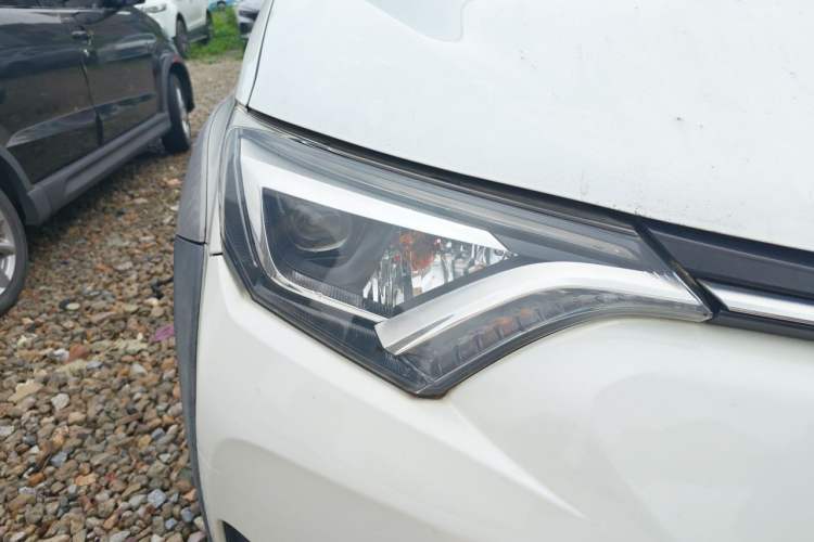 Used Toyota RAV4 2019 2.0L CVT Two-Wheel Drive Fashion X Limited Edition China V Standard Right Front Headlight