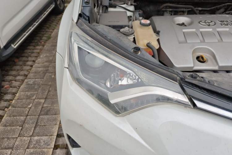 Used Toyota RAV4 2019 2.0L CVT Two-Wheel Drive Urban Edition China VI Standard Right Front Headlight