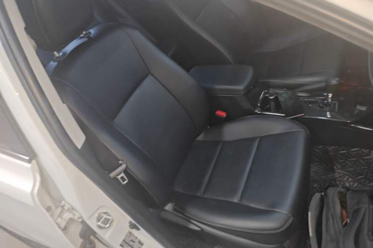 Used Toyota RAV4 2019 2.0L CVT Two-Wheel Drive Luxury Version China VI Standard Right Front Seat