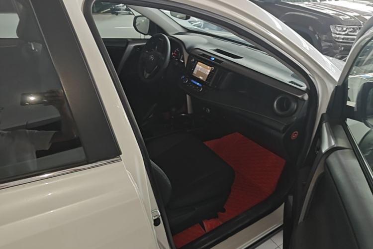 Used Toyota RAV4 2019 2.0L CVT Two-Wheel Drive Fashion X Limited Edition China V Standard Right Front Seat