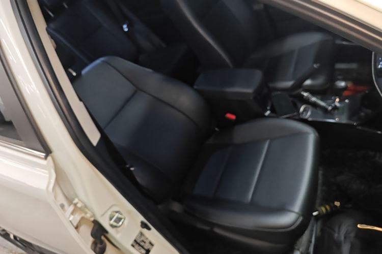 Used Toyota RAV4 2019 2.0L CVT Two-Wheel Drive Luxury Version China VI Standard Right Front Seat