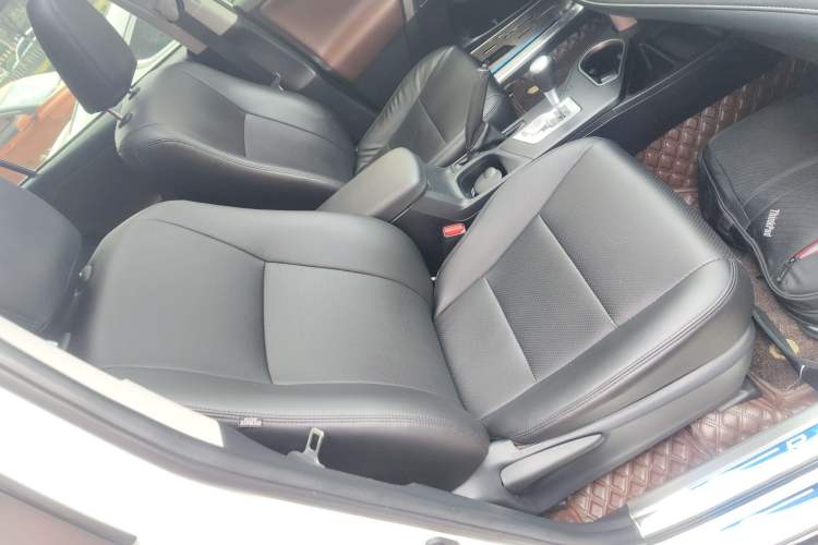 Used Toyota RAV4 2019 2.0L CVT Two-Wheel Drive Pioneer Edition China V Standard Right Front Seat