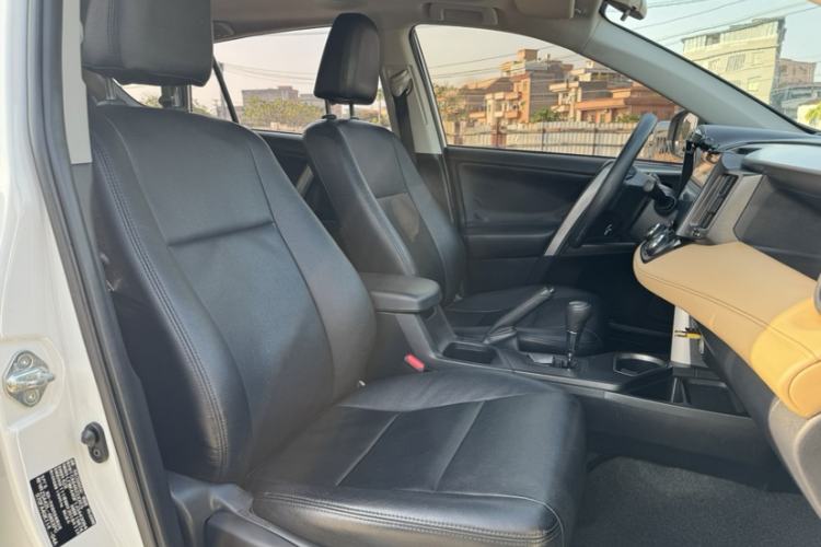 Used Toyota RAV4 2019 2.0L CVT Two-Wheel Drive Pioneer Edition China V Standard Right Front Seat